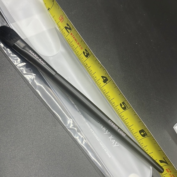 NEW MARY KAY BRUSH - Picture 2 of 5